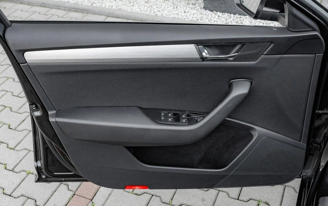 Skoda Superb cena 96850 przebieg: 115590, rok produkcji 2019 z Rudnik nad Sanem małe 704